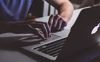 陈熠4-1陈幸同 晋级WTT总决赛女单四强